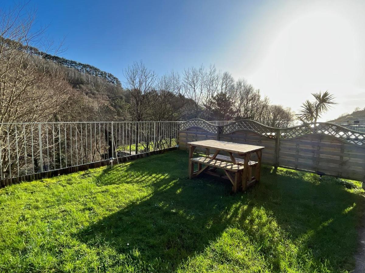 Captivating 2-Bed Villa In Millendreath Near Looe Exterior foto